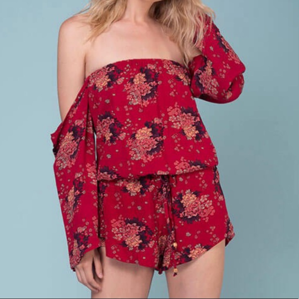 Selfie Leslie, off the shoulder romper, S